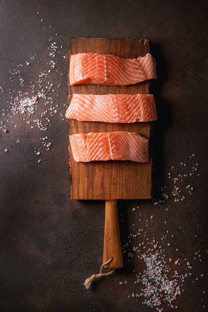 Raw salmon fillet - 写真・画像