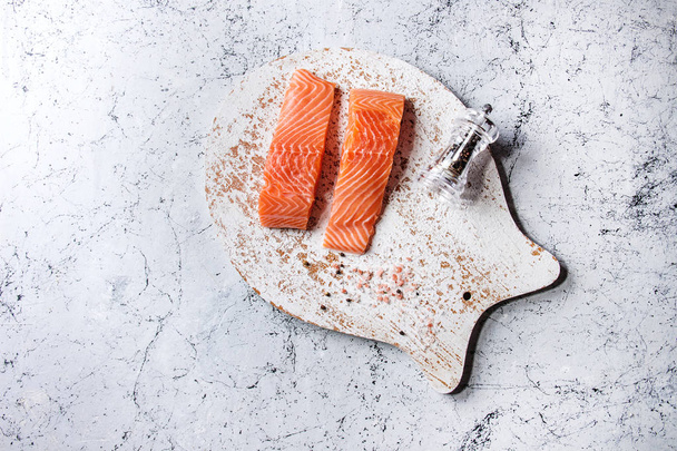 Raw salmon fillet - Fotoğraf, Görsel