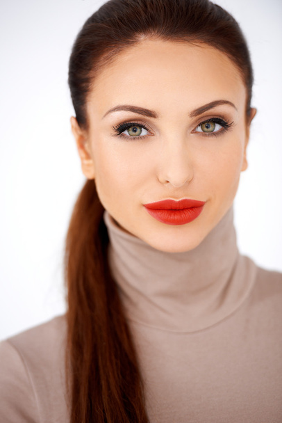 glamoureuze vrouw in rode lippenstift - Foto, afbeelding