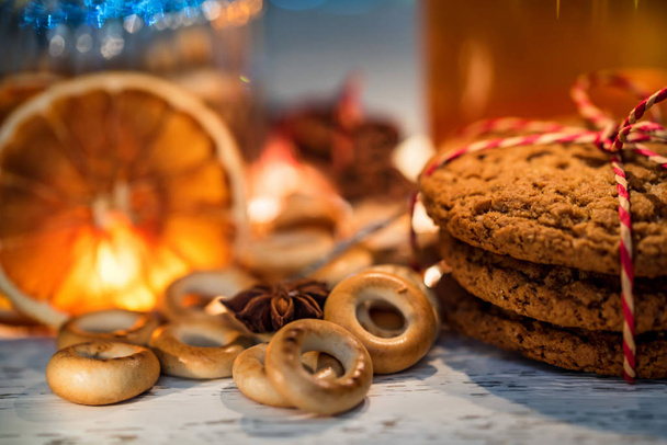 Çay, Noel ışık ve pasta rahat natürmort - Fotoğraf, Görsel