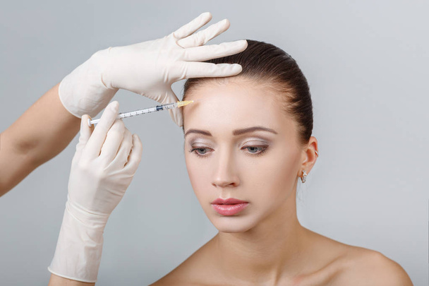 woman getting cosmetic injection - 写真・画像