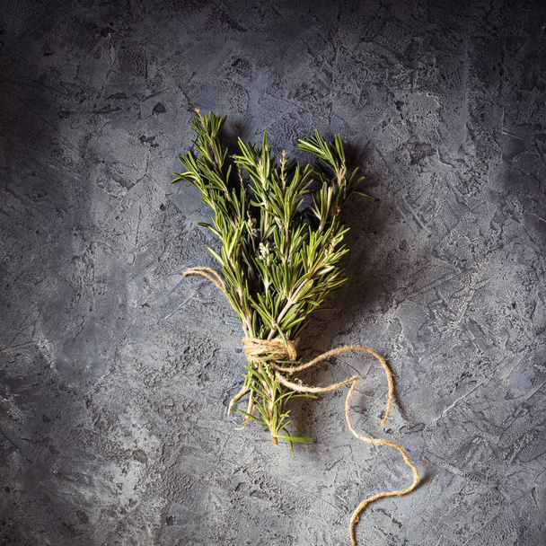 Branch bunch fresh rosemary spices - Foto, afbeelding