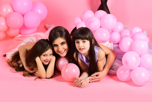 Young happy girls with mother with pink balloons - Foto, Bild