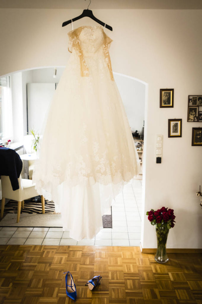 Düğün günü düğün elbise - Fotoğraf, Görsel