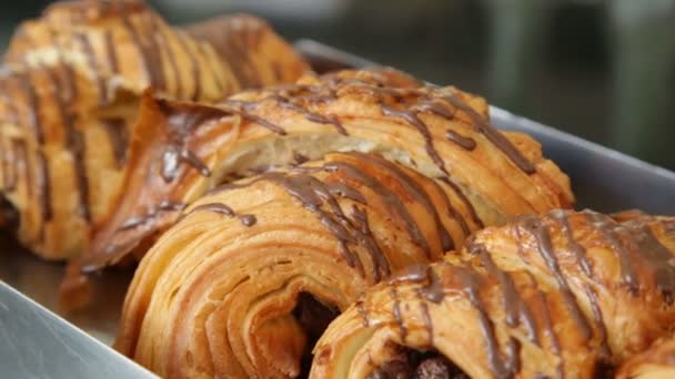 suklaa croissant herkullista ruokaa
  - Materiaali, video