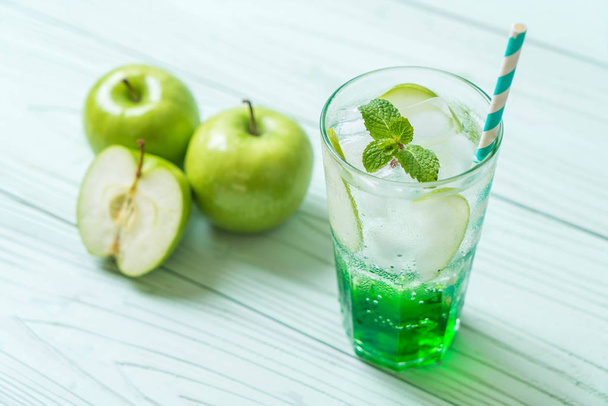 green apple soda - Foto, immagini