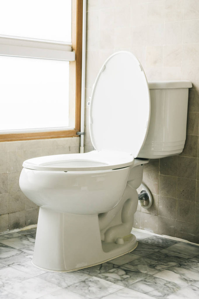 Toilet seat decoration in bathroom - Zdjęcie, obraz