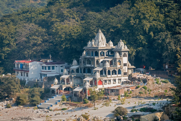 Rishikesh, ciudad de yoga en el río Ganges
 - Foto, Imagen