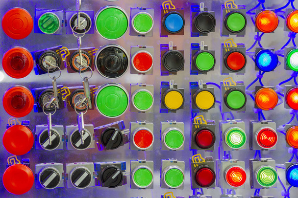 Botão de pressão com poder multi-color e chave
 - Foto, Imagem