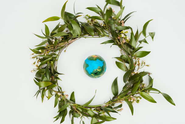 top view of leaves wreath with model earth isolated on white, earth day concept - Foto, immagini
