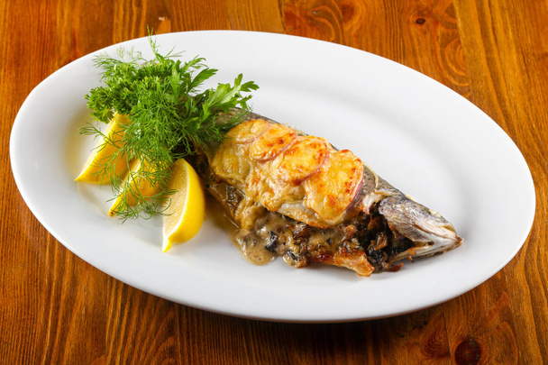 Stuffed trout with mushrooms and sauce - Foto, imagen