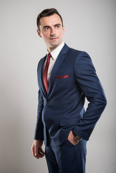 Attractive business man posing with hand in pocket - Foto, afbeelding