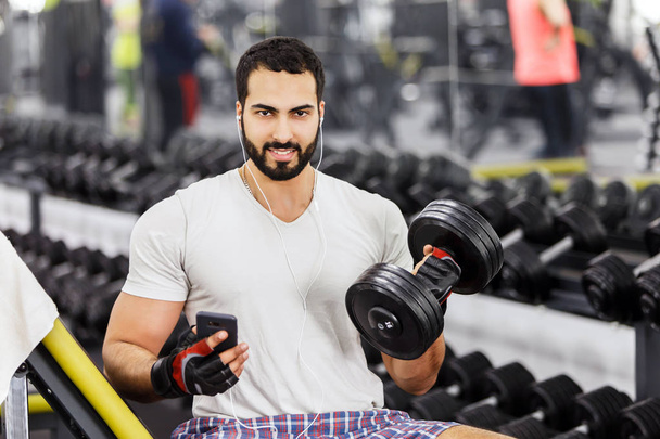Man with Phone and Dumbell - Foto, imagen
