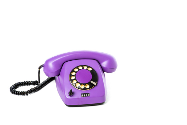 vista de cerca del teléfono giratorio púrpura aislado en blanco
  - Foto, Imagen
