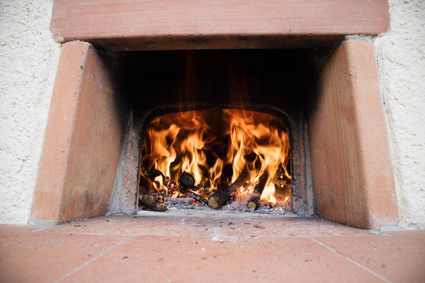 火と木の炎 - 写真・画像