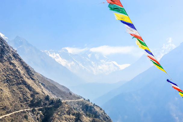 Trekking para o Acampamento Base do Everest no Nepal
 - Foto, Imagem