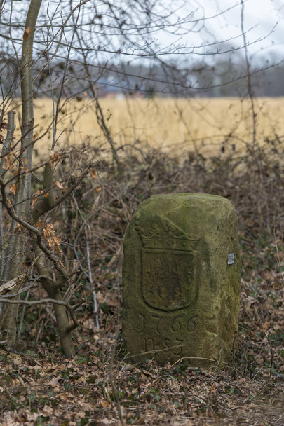 Storica pietra di confine olandese tedesca
 - Foto, immagini