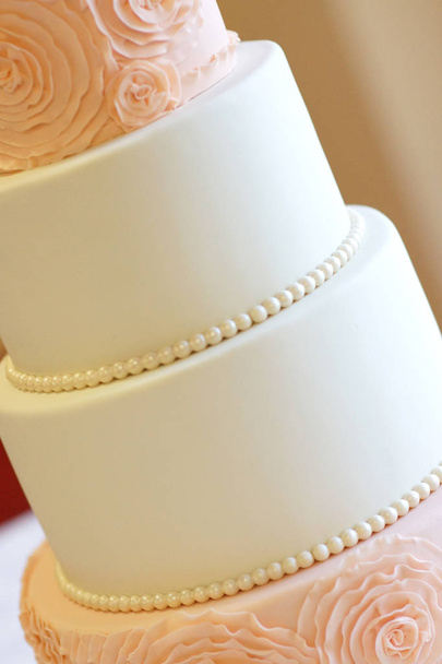 festive wedding cake from several tiers - Valokuva, kuva