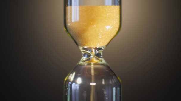 Hourglass. Super Close-up View of Sand Flowing Through an Hourglass. - Filmagem, Vídeo