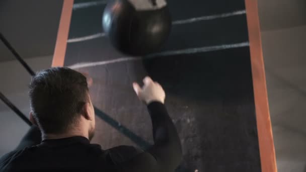 Adam ağırlık topuyla eğitim - Video, Çekim