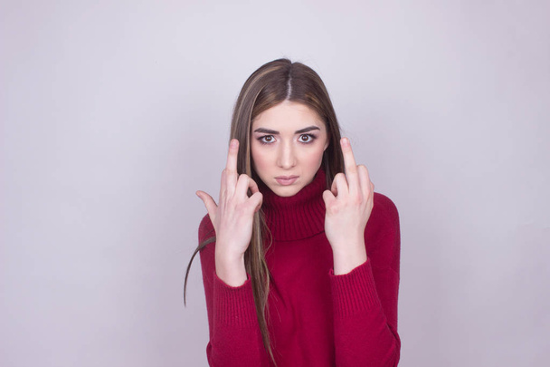 κορίτσι θυμό μεσαία δάχτυλα - Φωτογραφία, εικόνα