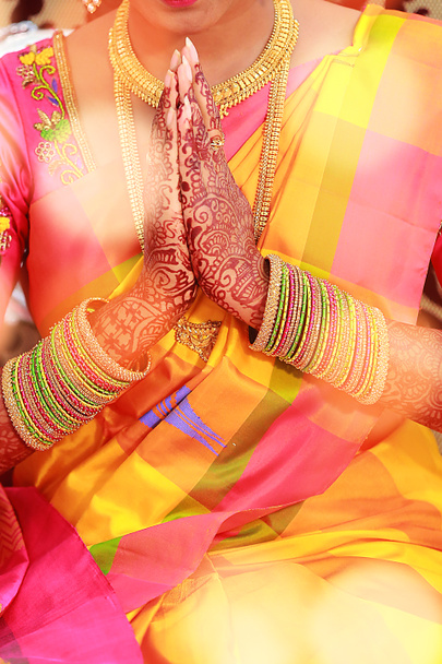noiva do sul da Índia em pose de boas-vindas
 - Foto, Imagem