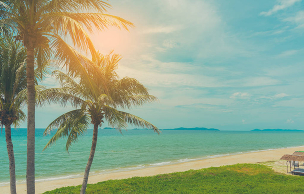 vintage tone image of the beach on sunny day at Mae Pim Beach on Chakphong, Pae-Klang road, Klaeng District, Rayong Ταϊλάνδη - Φωτογραφία, εικόνα