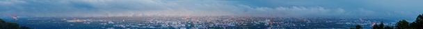 longue exposition panorama image prise de la province de Chiang Mai, Thaïlande la vieille vue de la ville de haut angle sur l'heure du matin. - Photo, image