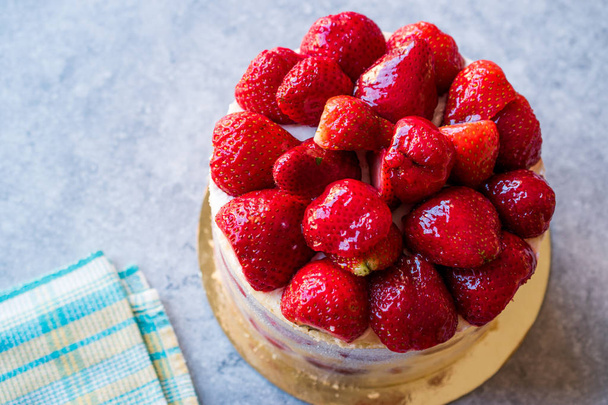 Delicious Fresh Homemade Strawberry Cake  - Foto, afbeelding