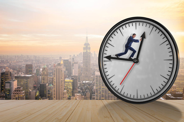 Бизнесмен в концепции управления временем - Фото, изображение