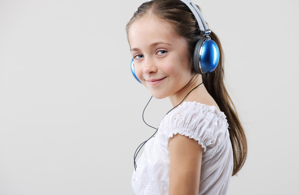 Young girl wearing headphones - Photo, Image