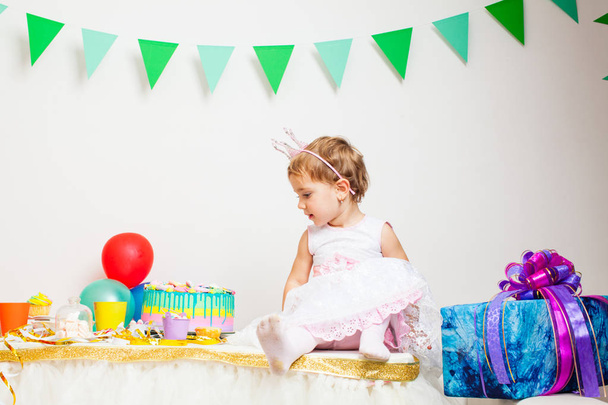 Happy little birthday girl - Zdjęcie, obraz