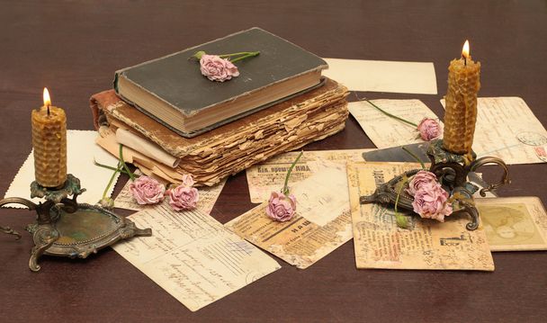 Vintage achtergrond met boeken, kaarsen - Foto, afbeelding