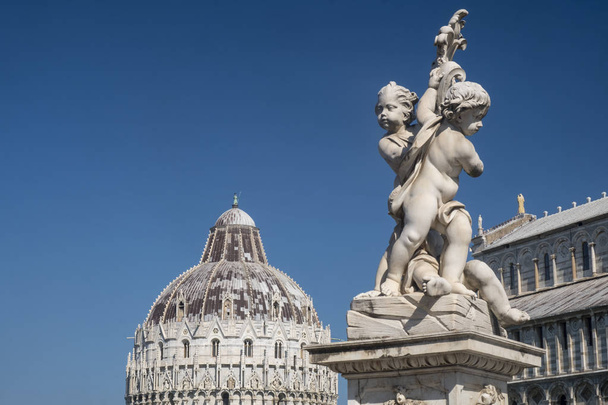 Пиза, Пьяцца дей Мираколи, знаменитая соборная площадь
 - Фото, изображение