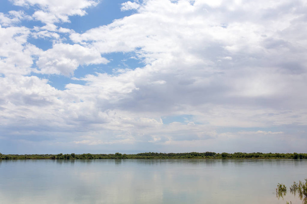 A Szir-darja-folyó gyönyörű természet. Kazahsztán - Fotó, kép