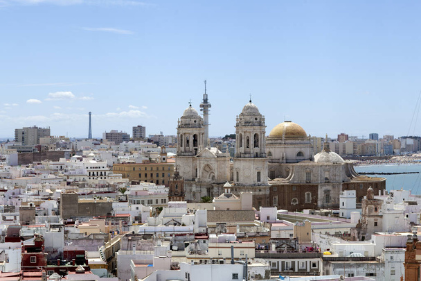 Vue panoramique de Cadix avec cathédrale
 - Photo, image