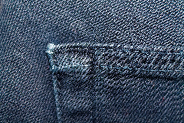Verouderde spijkerbroek pocket Denim textuur, macro achtergrond voor website of mobiele apparaten - Foto, afbeelding