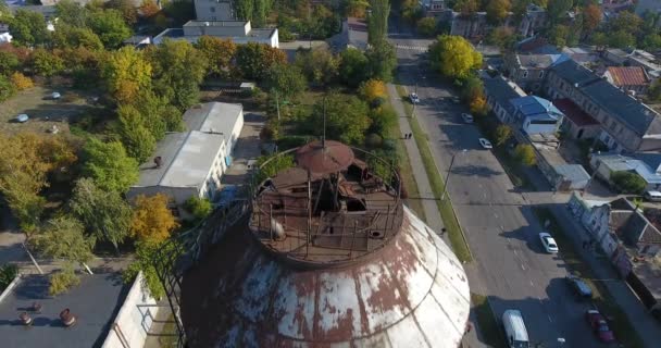 Вид с воздуха на старую металлическую воду Шуховскую башню в Николаеве, Украина
 - Кадры, видео