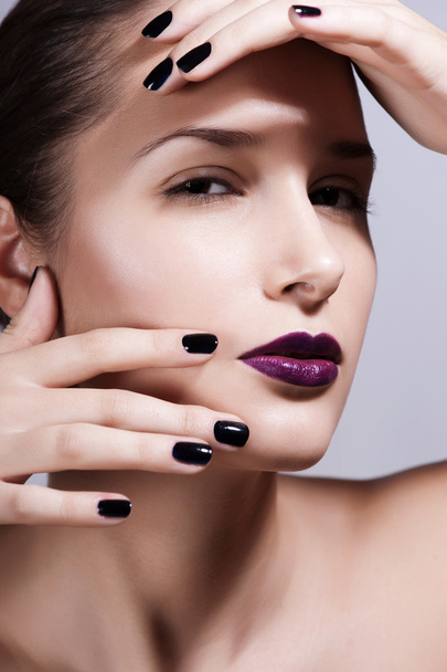 Beautiful young model with bright make-up and manicure - Fotó, kép