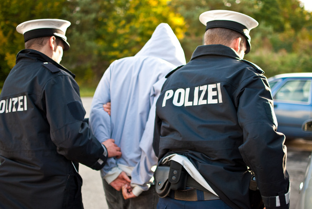 Rendőrök letartóztatnak ember - Fotó, kép