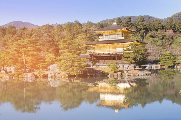 Kultainen paviljonki temppeli Kinkakuji temppeli, Kioto Japani
 - Valokuva, kuva