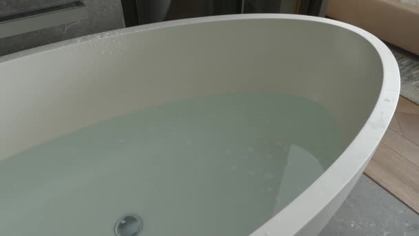 Процес осушення води у ванній, 4k, проміжок часу
 - Кадри, відео