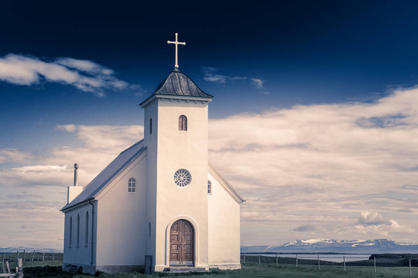 Flateyjarkirkja white lutheran church with meadow in foreground  - Foto, Imagem