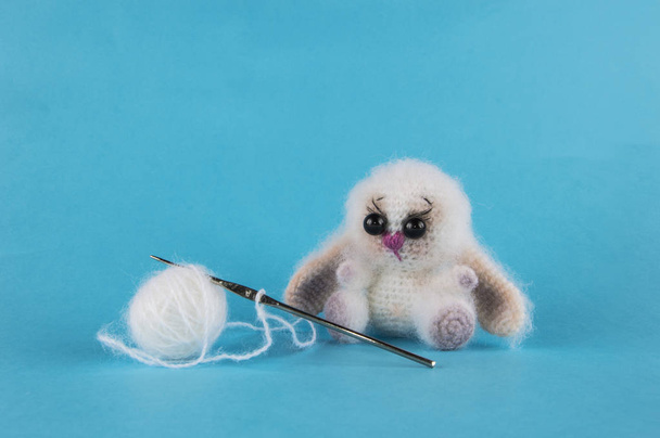 tied up yarn toy bunny - Fotografie, Obrázek