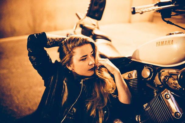 photo of beautiful cute woman in leather jacket with motorbike at city center  - Foto, Imagem