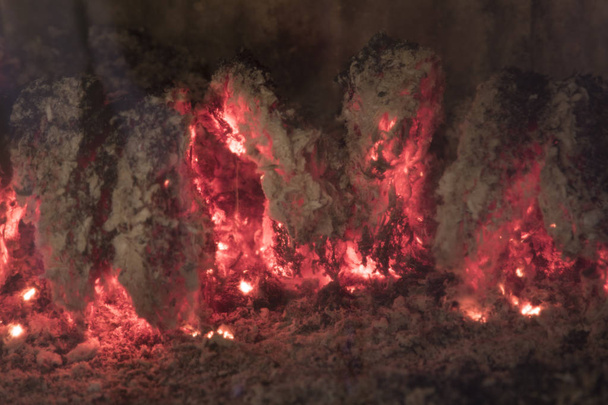 detalhe da queima de madeira i
 - Foto, Imagem