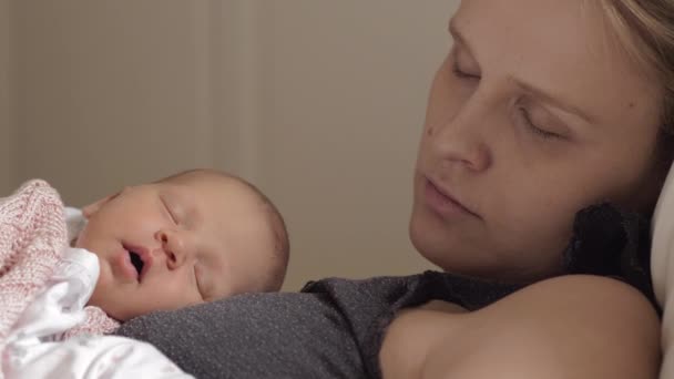 Mother sleeping together with baby - Footage, Video