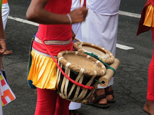 Batteristi tradizionali sri lankan
 - Foto, immagini