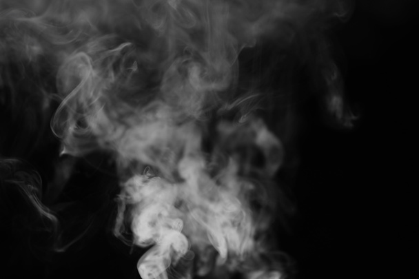 weißer Rauch auf schwarzem Hintergrund. Textur des Rauchs. Vereine von wh - Foto, Bild