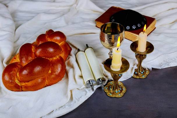 Shabbat Shalom - geleneksel Yahudi Sabbath ritüel matzah şarap. - Fotoğraf, Görsel